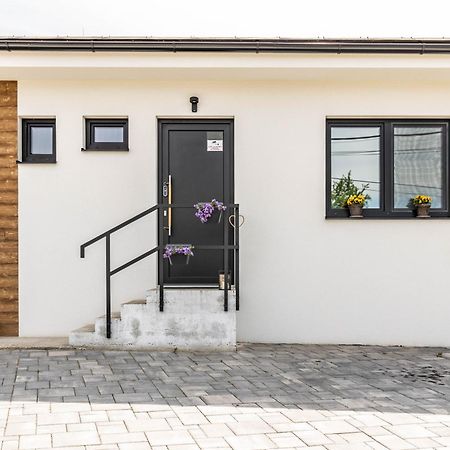 Sunny Apartment With Free Parking Zvolen Luaran gambar