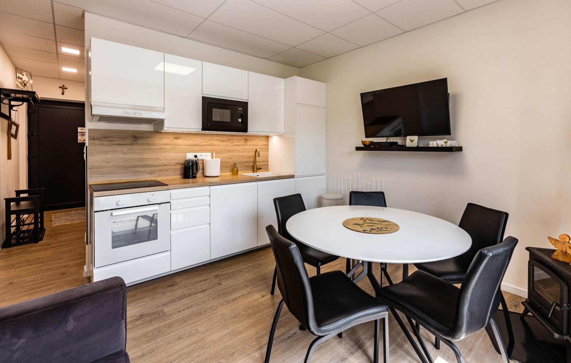 Sunny Apartment With Free Parking Zvolen Luaran gambar