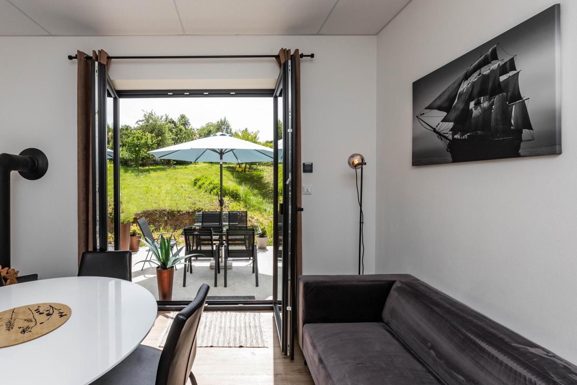 Sunny Apartment With Free Parking Zvolen Luaran gambar