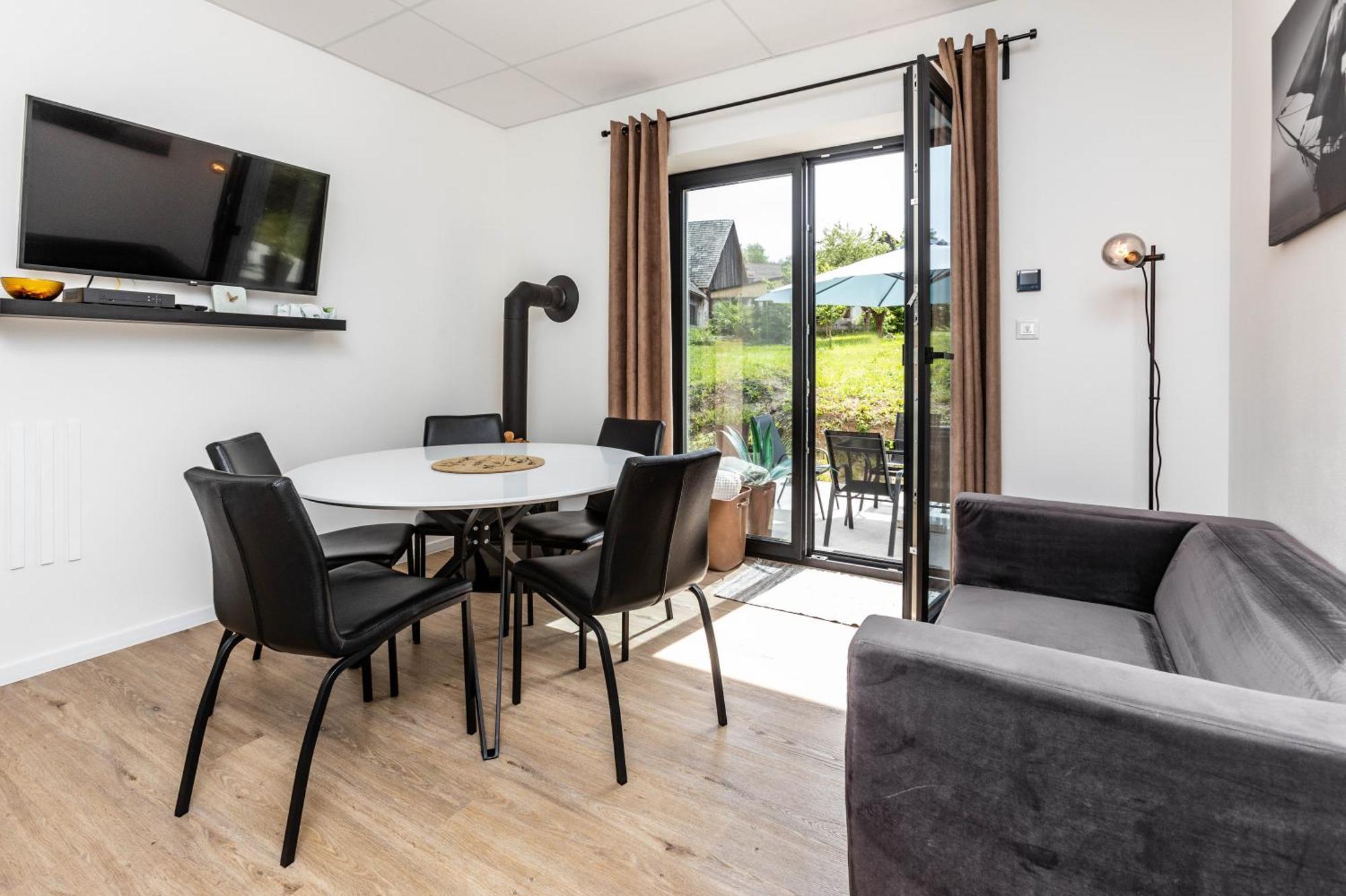 Sunny Apartment With Free Parking Zvolen Luaran gambar